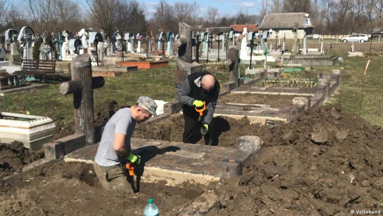 Ukrainians diggin ukraine cemetry