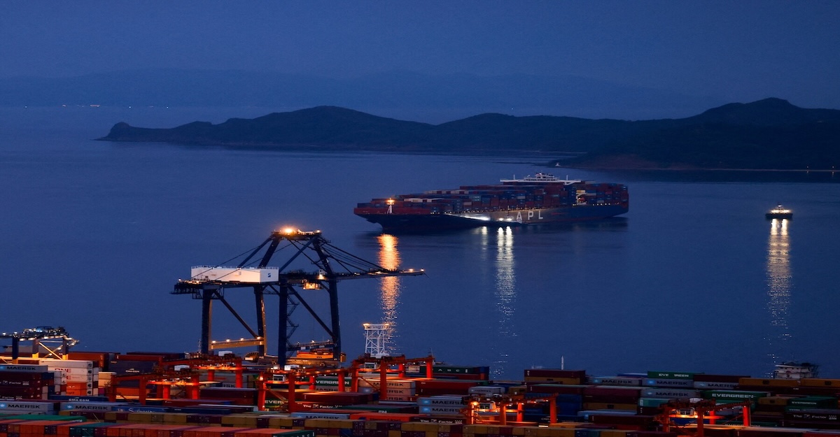 US raids Chinese ship headed to Iran