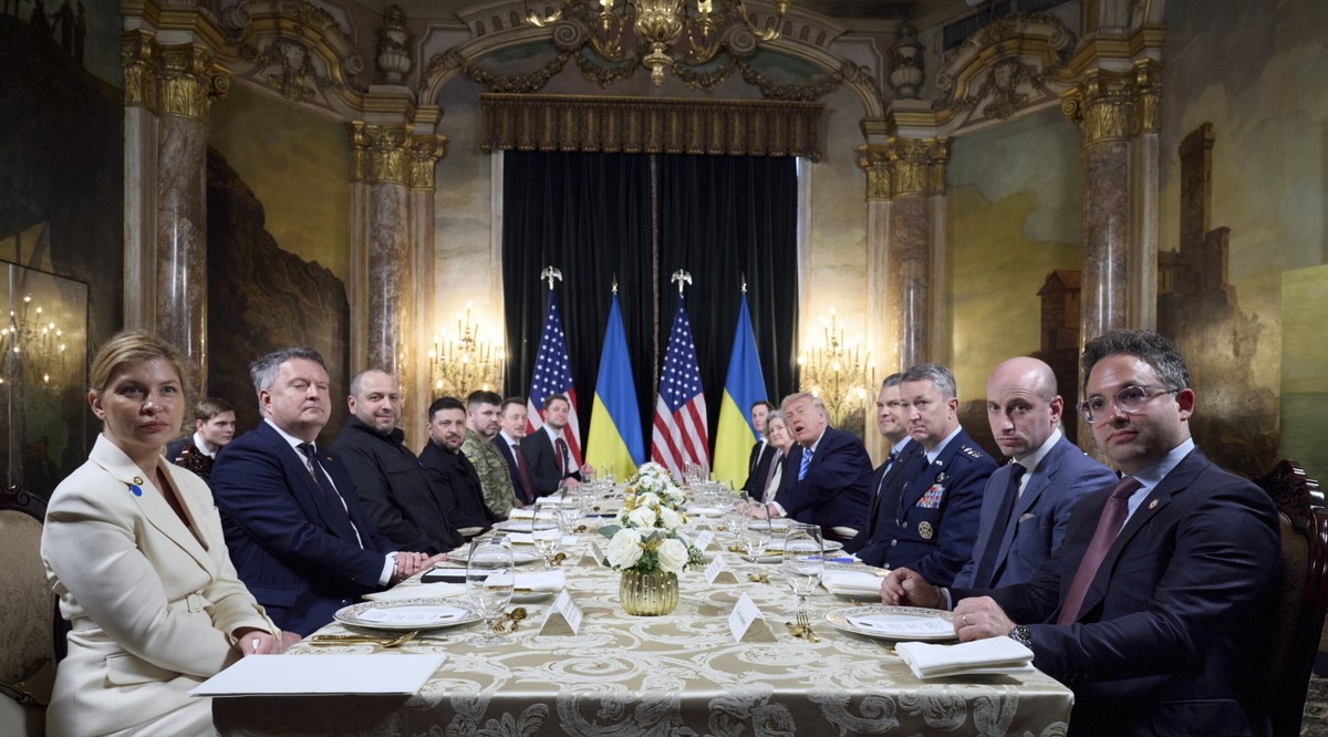 Украина и США официально сели за стол переговоров